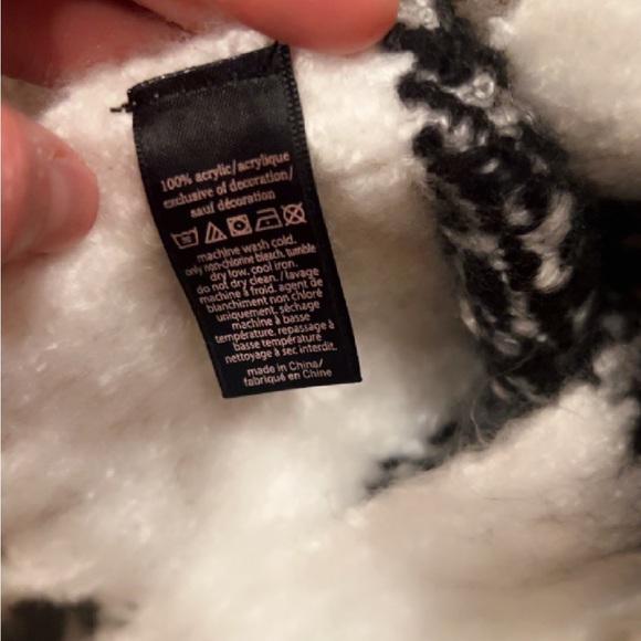 Victoria’s Secret | Women’s Black White Scarf Accessory - Picture 5 of 5